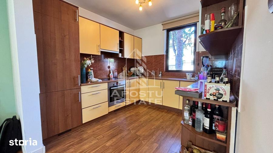 Casă cu 4 camere cu Teren 337 Mp în Girocului
