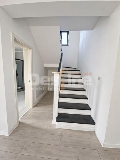 Duplex cu 4 camere cu Canalizare în Miroslava