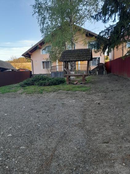Casă cu 4 camere cu Teren 470 Mp în Bărdești