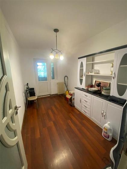 Apartament cu 4 camere decomandat, mobilat în Nicolina