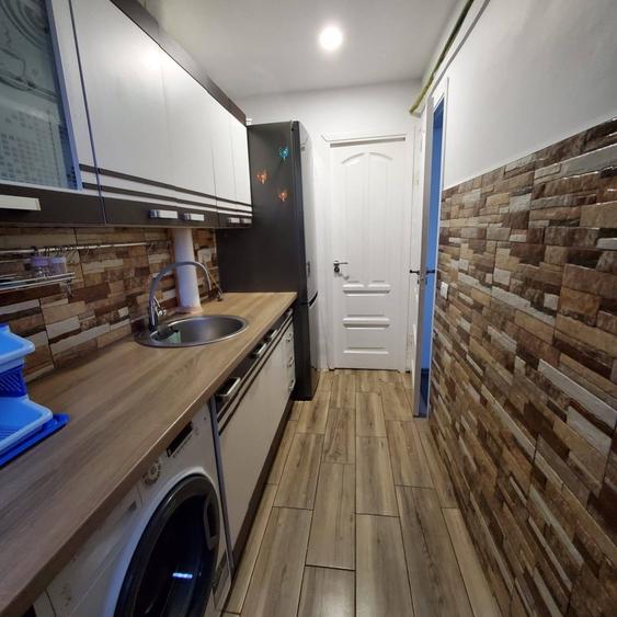Apartament cu 2 camere semidecomandat, mobilat în Podu Roș