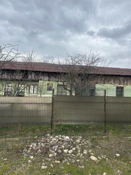Casă cu 4 camere în Frasin