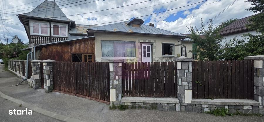 Casă cu 4 camere în Central