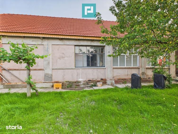 Casă cu 3 camere decomandat în Central