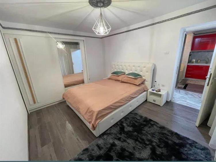 Apartament cu 2 camere semidecomandat în Ostra