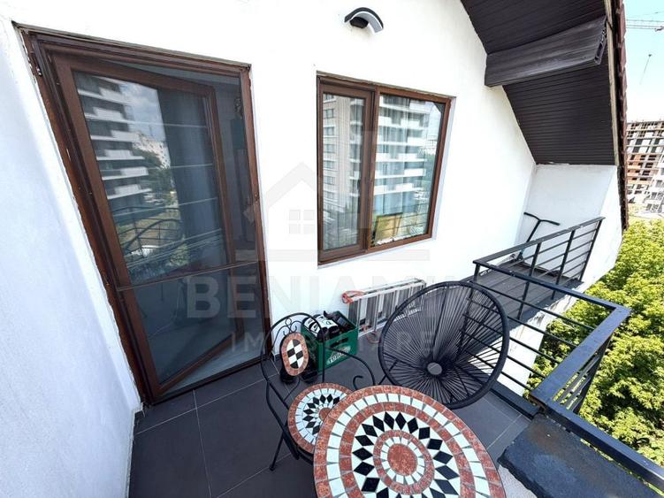 Apartament cu 3 camere semidecomandat în Craiovița Nouă