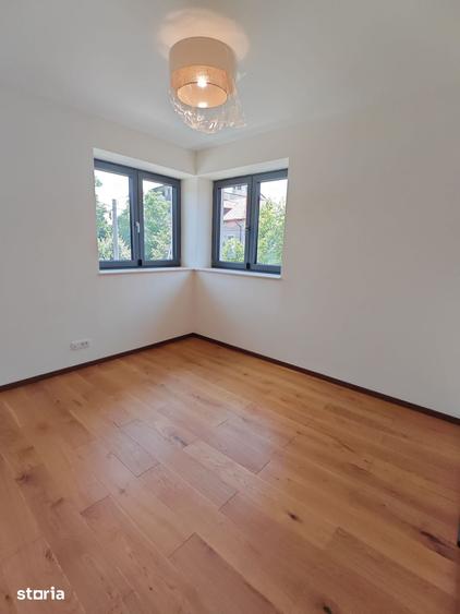Casă cu 5 camere cu Teren 209 Mp în Tei