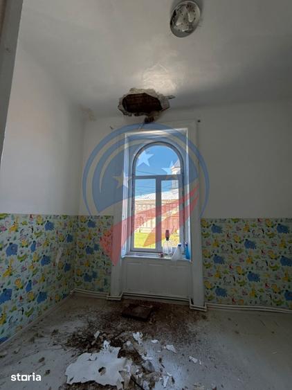 Casă cu 10 camere cu Teren 801 Mp în Ultracentral