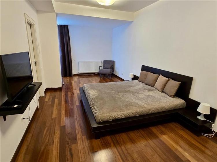 Apartament cu 5 camere decomandat, mobilat în Herăstrău