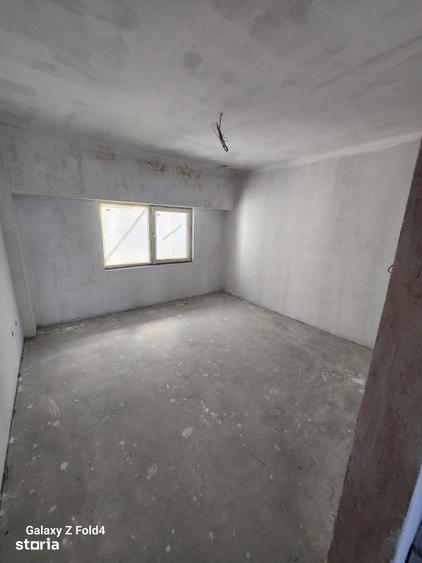 Casă cu 6 camere cu Teren 390 Mp în Independenței