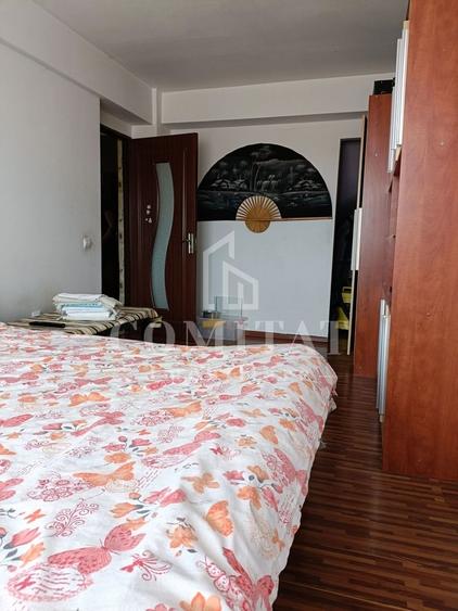 Apartament cu 5 camere semidecomandat, mobilat în Florești