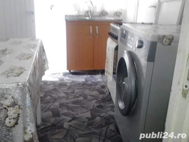 Casă cu 6 camere în Moldoveni