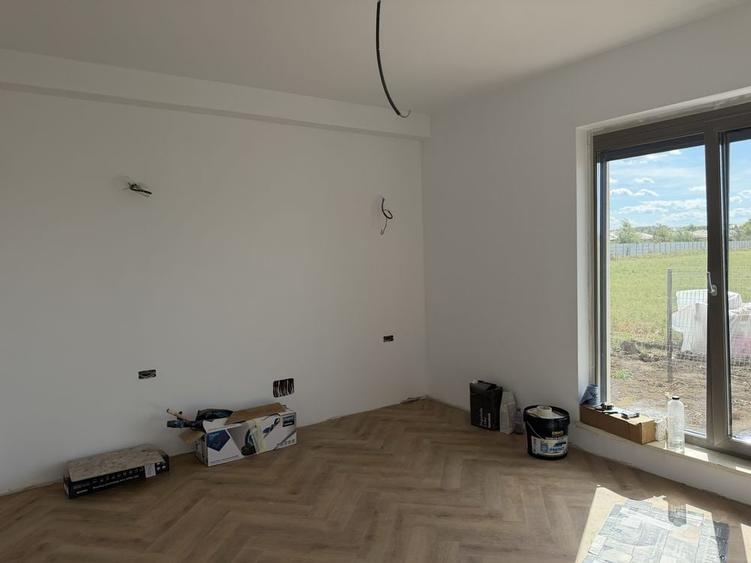 Casă cu 4 camere în Tamași