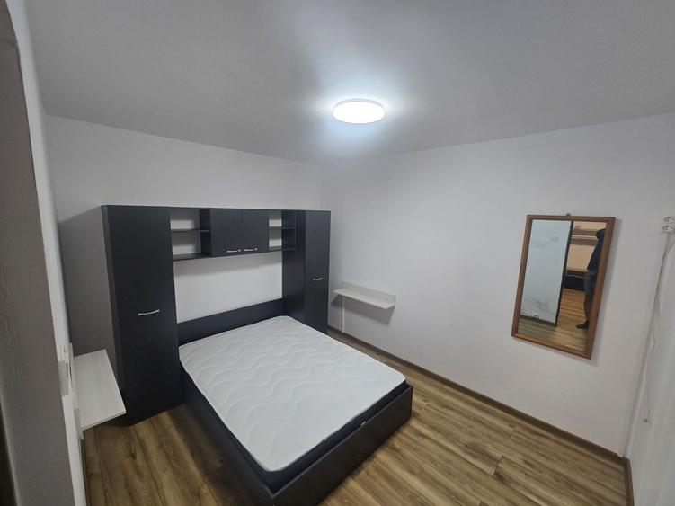 Apartament cu 3 camere semidecomandat în Dara