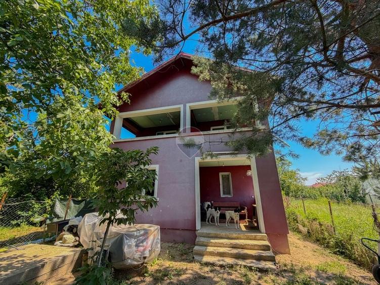 Casă individuală cu 5 camere cu Teren 490 Mp în Central