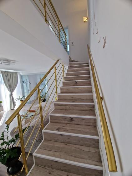 Casă cu 4 camere în Est