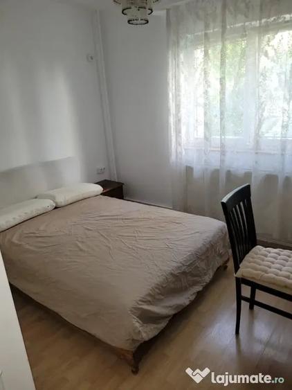 Apartament cu 3 camere decomandat în Aviației