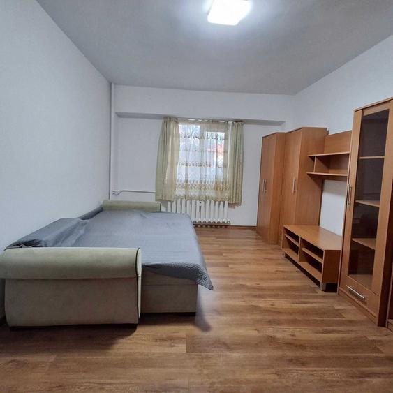 Garsonieră decomandată în Central