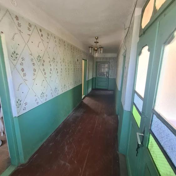 Casă cu 7 camere cu Teren 2424 Mp în Coteana