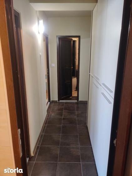 Apartament cu 3 camere decomandat în Micro 2