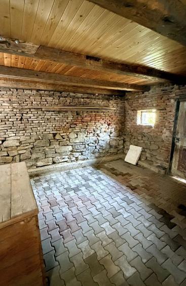 Casă cu 5 camere cu Teren 1400 Mp în Vale