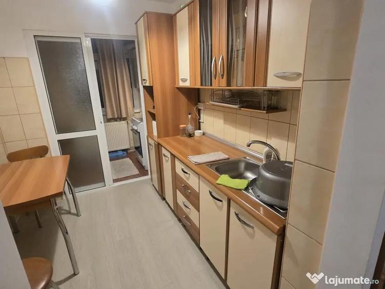 Apartament cu 2 camere decomandat în Galata