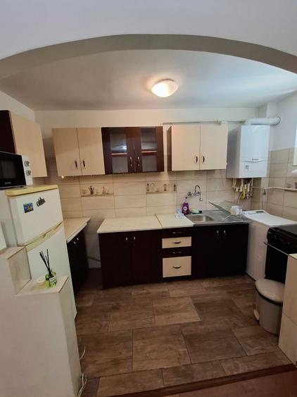 Apartament cu 3 camere semidecomandat în Central
