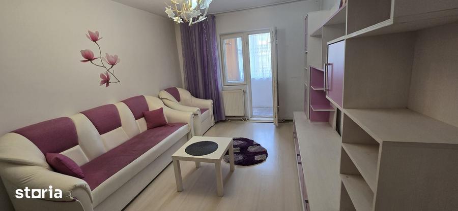 Apartament cu 3 camere decomandat în Micro 6