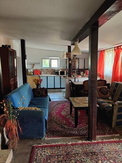 Casă cu 4 camere cu Teren 1200 Mp în Central
