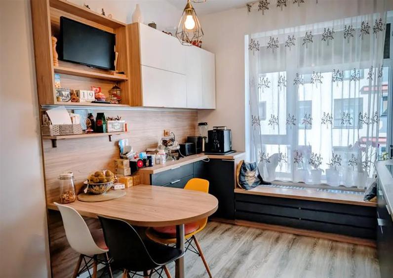 Apartament cu 4 camere decomandat, mobilat în Floreasca