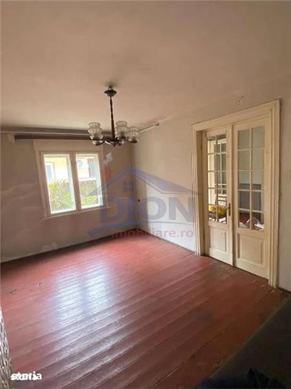 Apartament cu 3 camere semidecomandat în Dristor