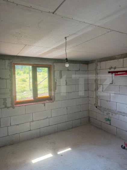 Casă cu 4 camere cu Teren 813 Mp în Piatra