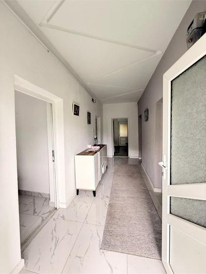 Casă cu 2 camere cu Teren 550 Mp în Poiana Teiului
