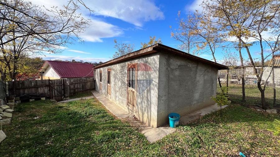 Casă individuală cu 6 camere cu Teren 1220 Mp în Fârțănești