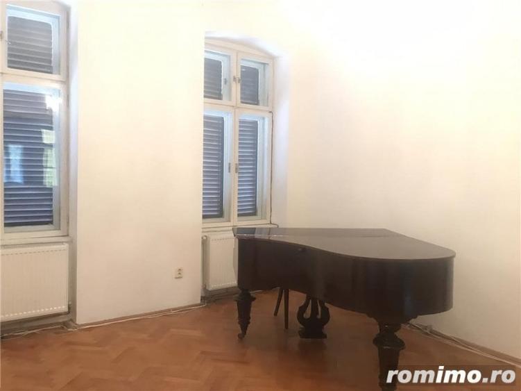Casă individuală cu 4 camere cu Canalizare în P-ța Maria