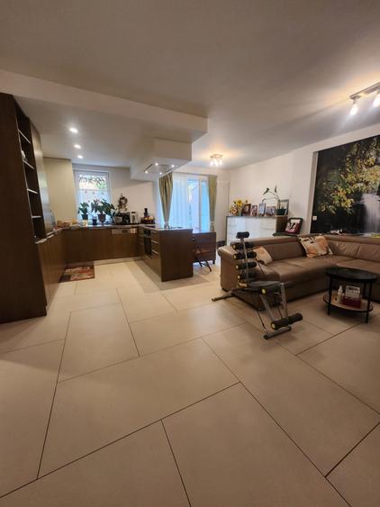 Apartament cu 2 camere semidecomandat, mobilat în Florești