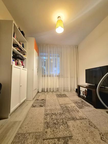 Apartament cu 3 camere decomandat în Titan