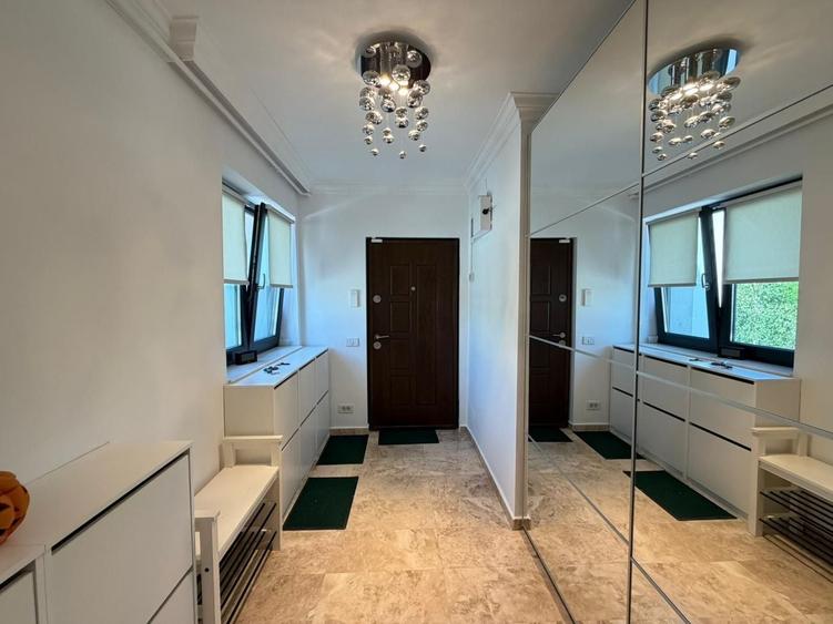 Apartament cu 5 camere decomandat, mobilat în Herăstrău