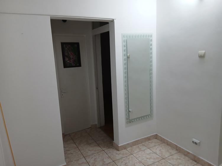 Apartament cu 2 camere decomandat în Nicolina