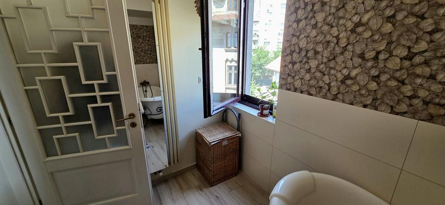Apartament cu 3 camere semidecomandat, mobilat în Națiunile Unite