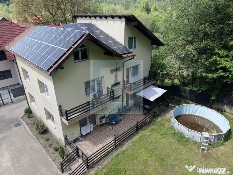 Casă cu 7 camere cu Teren 730 Mp în Timișu de Jos