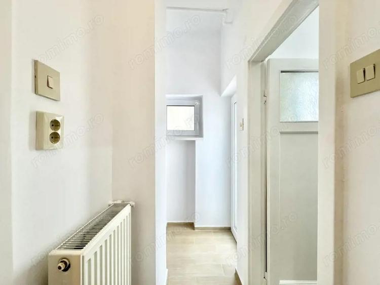 Apartament cu 4 camere semidecomandat, mobilat în Romană