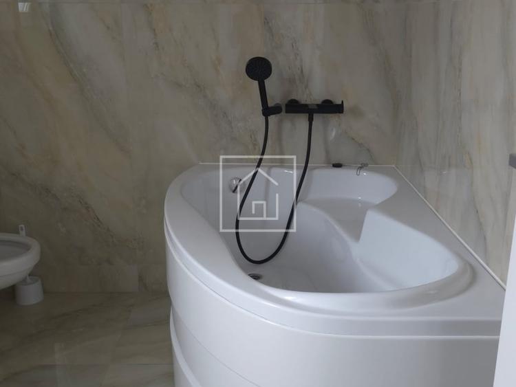 Casă cu 5 camere cu Canalizare în Cristian