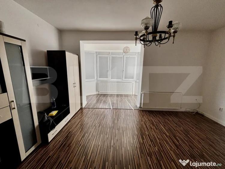 Apartament cu 4 camere decomandat în Central