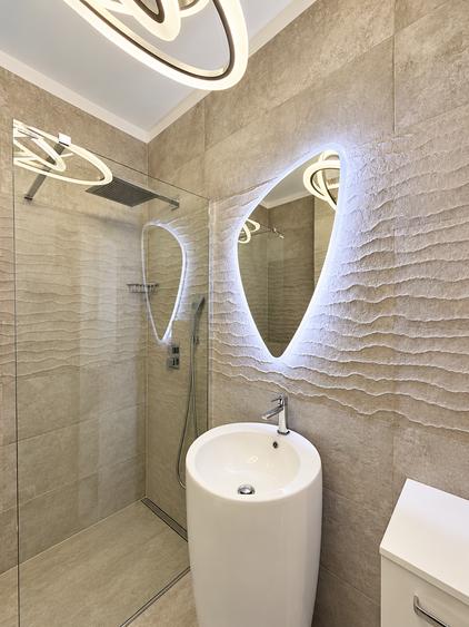 Apartament cu 5 camere semidecomandat în P-ța Unirii
