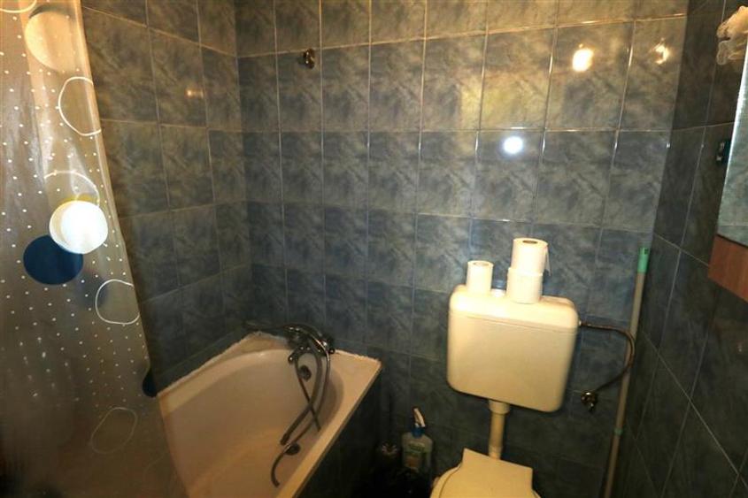Garsonieră decomandată în Girocului