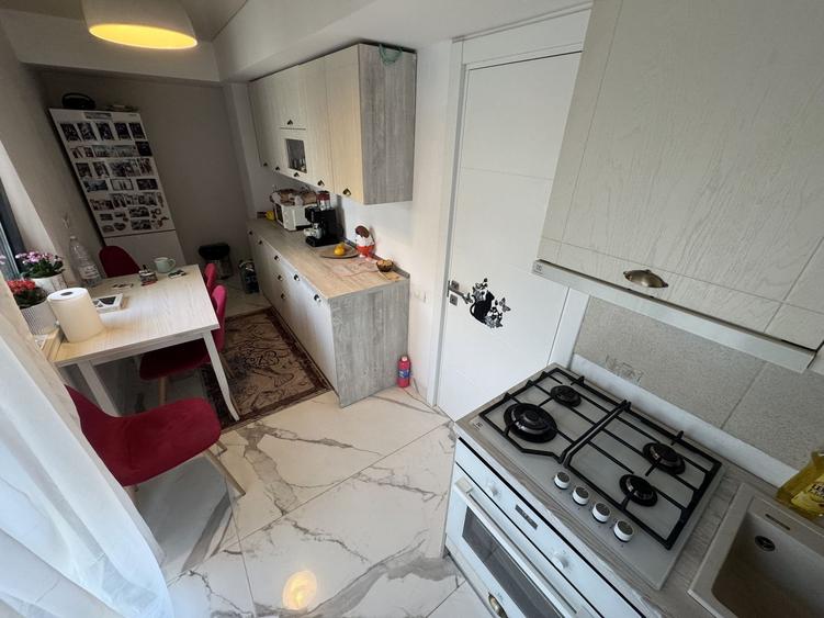 Apartament cu 3 camere semidecomandat, mobilat în Inel I