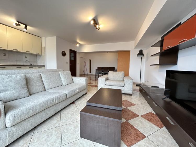 Apartament cu 3 camere decomandat, mobilat în P-ța Alba Iulia