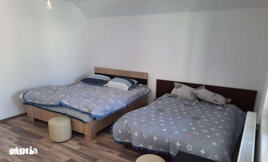 Casă cu 10 camere cu Teren 300 Mp în Central