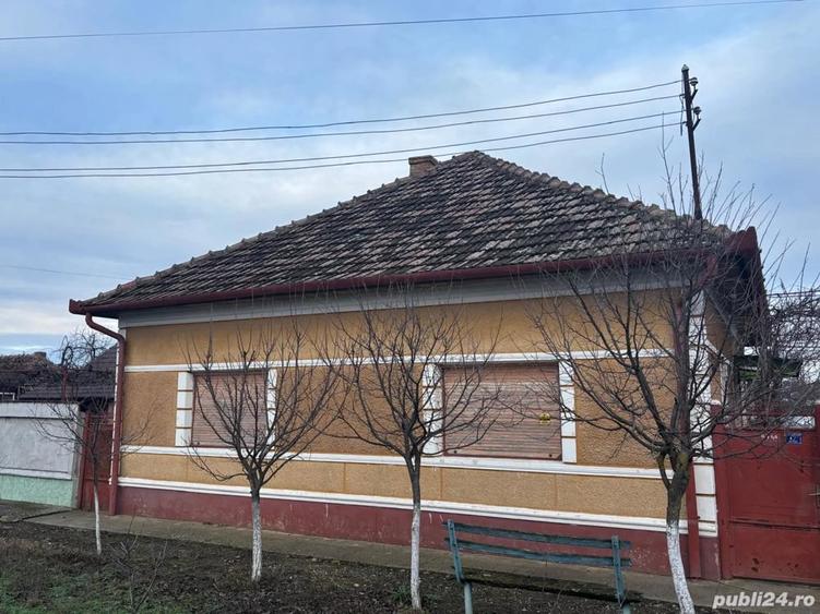 Casă cu 5 camere în Semlac